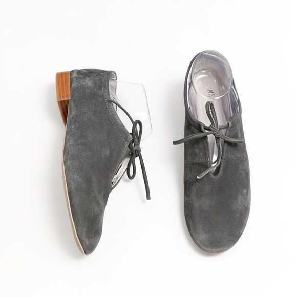 Jeffrey Campbell Grey Suede Dancer Flat
Size 7 - Picture 3 of 5